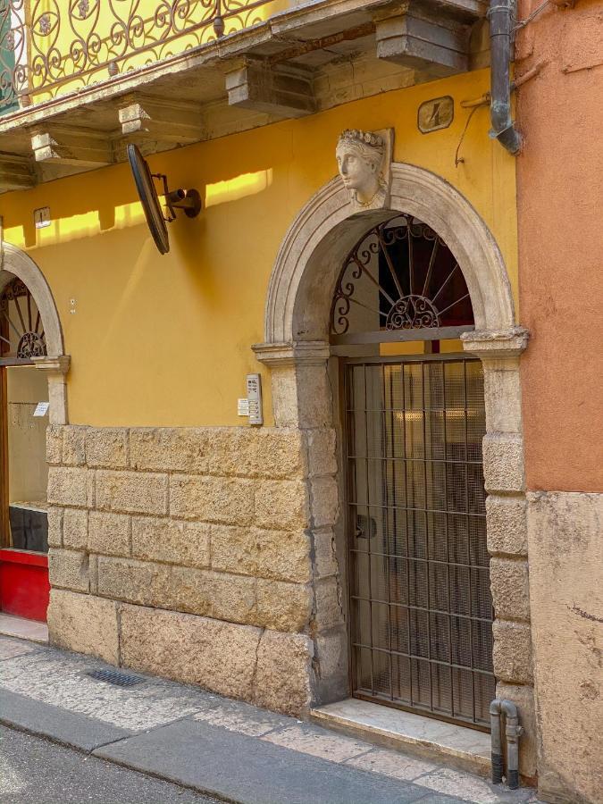 Domus Suites Verona Luaran gambar
